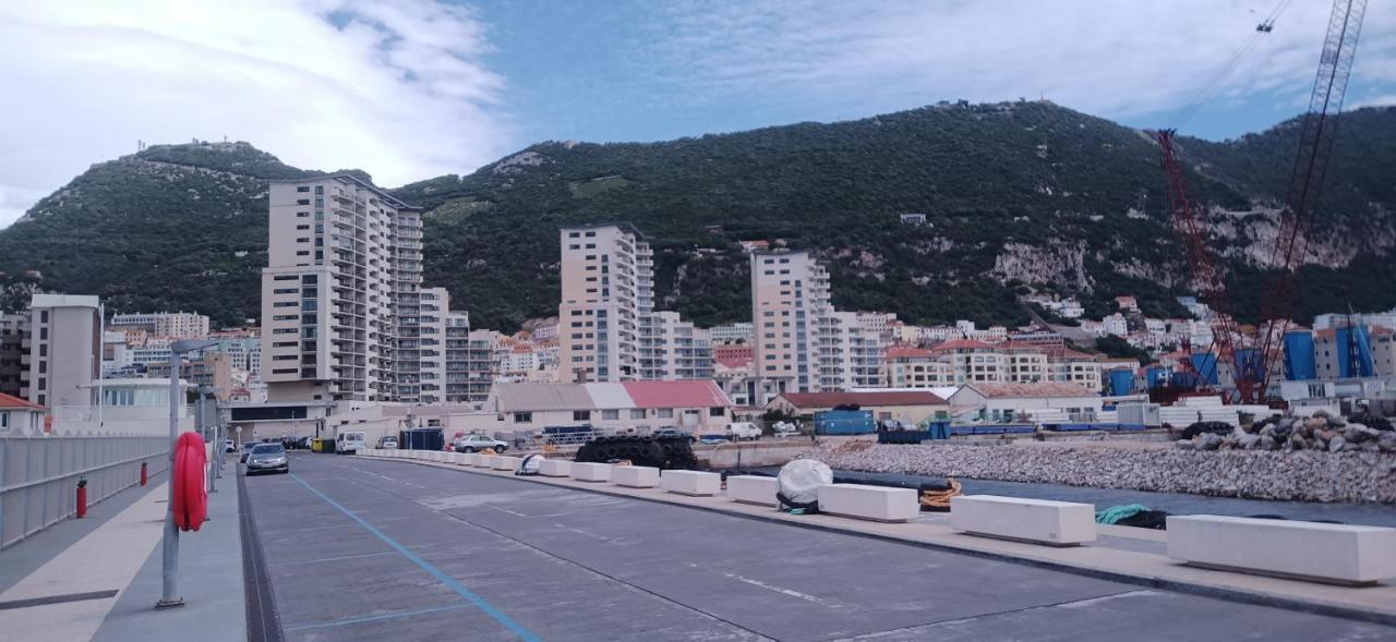 Kings Wharf Studio: Gibraltar Retreat with Pools and Gym Exterior photo