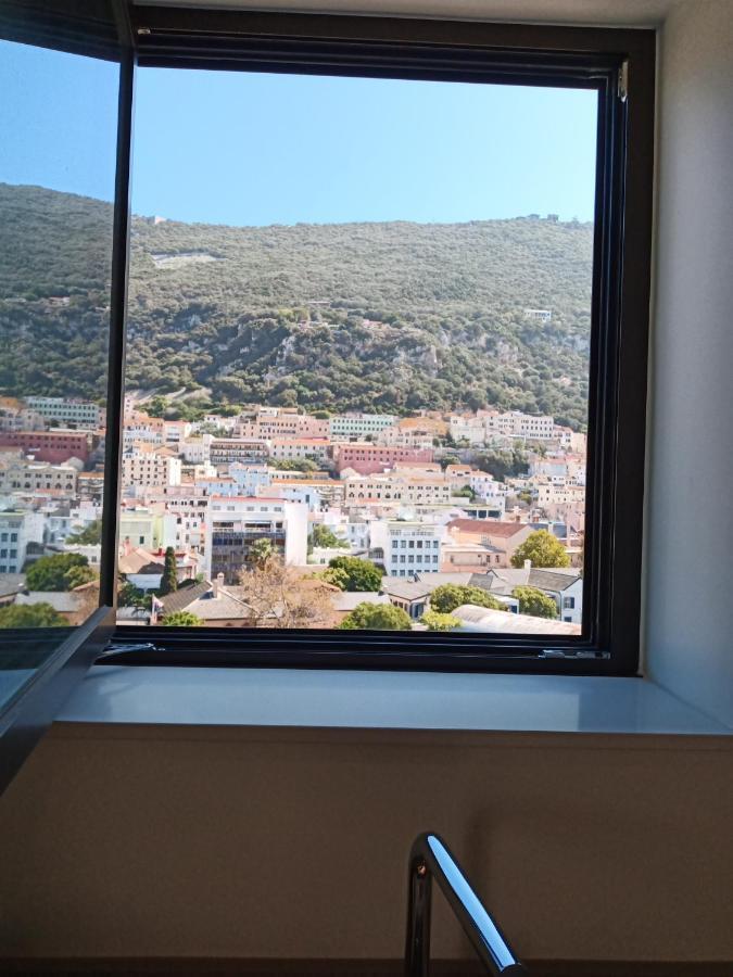 Kings Wharf Studio: Gibraltar Retreat with Pools and Gym Exterior photo