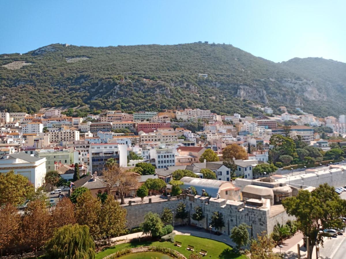 Kings Wharf Studio: Gibraltar Retreat with Pools and Gym Exterior photo