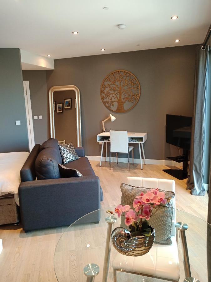 Kings Wharf Studio: Gibraltar Retreat with Pools and Gym Exterior photo
