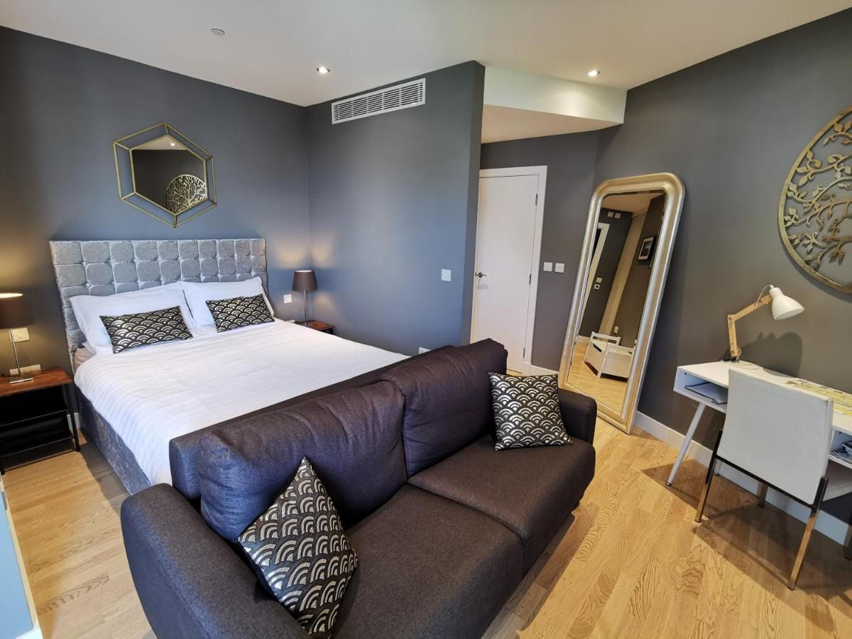 Kings Wharf Studio: Gibraltar Retreat with Pools and Gym Exterior photo